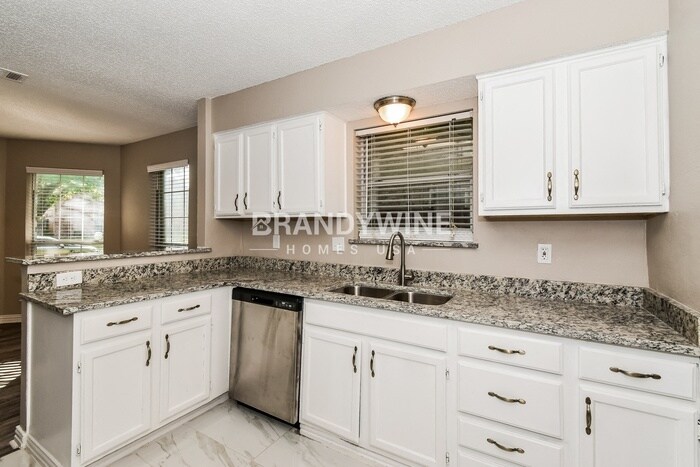 Building Photo - 2305 Randi Rd