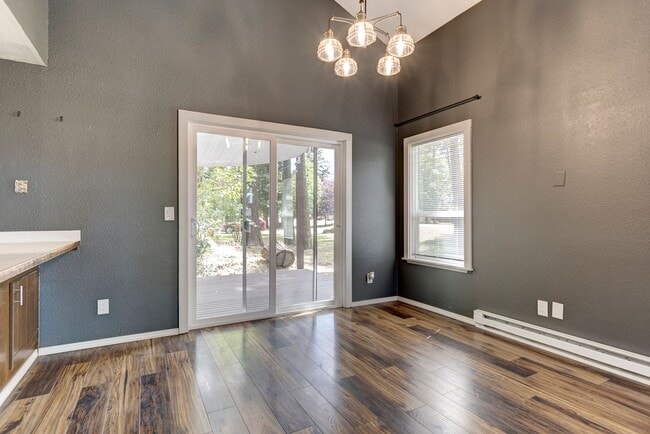 Building Photo - Charming 3 Bed, 2 Bath Home on a Quiet Street