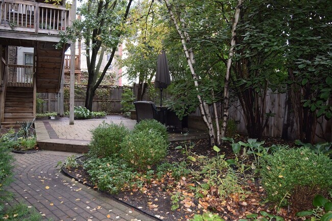 Building Photo - 4215 N Sheridan Rd