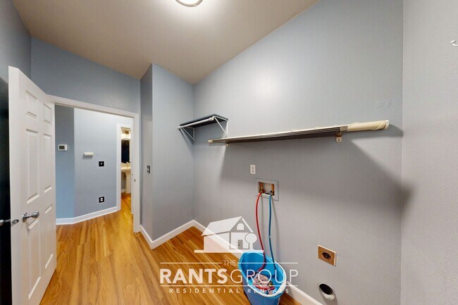 Building Photo - Updated Yelm Home with A/C, Bonus Room, and Fenced Yard!