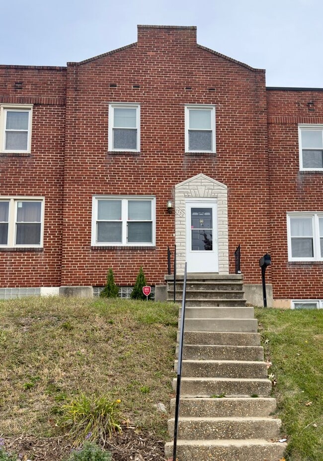 Primary Photo - Charming 3 Bedroom/1.5 Bathroom in Parkvil...