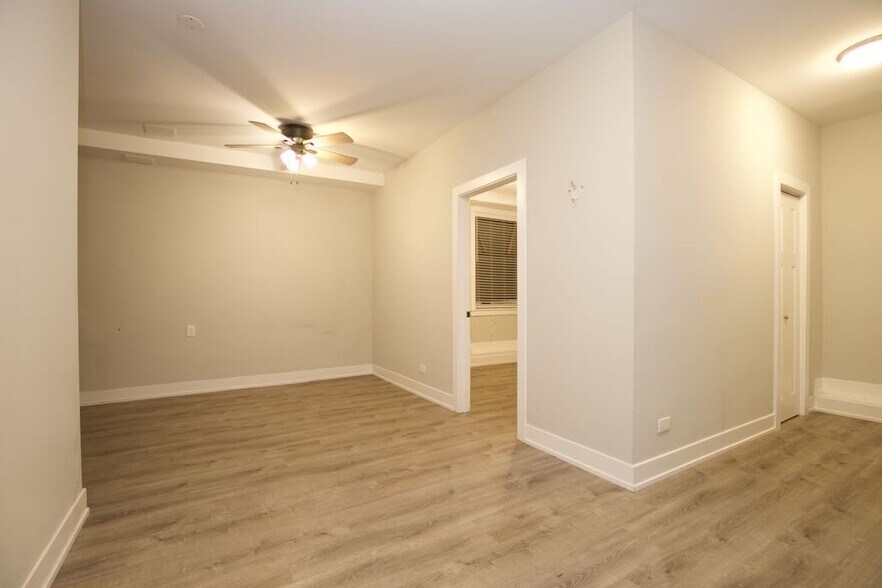 Building Photo - 4856 N Damen Ave