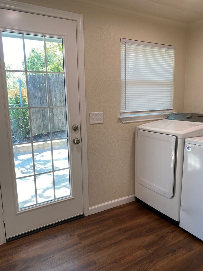 Building Photo - 309 Hobson St