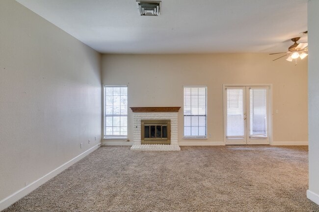Building Photo - 2nd Floor Condo Near UNLV