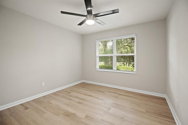 Building Photo - 2122 Stadium Dr