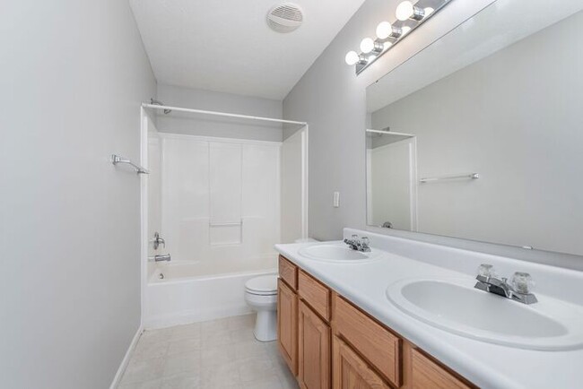 Building Photo - 4 Bedroom with a 3 Car Garage in Zionsvill...