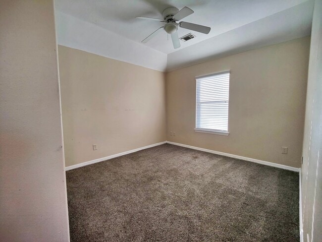 Building Photo - 21915 Stockbridge Ln