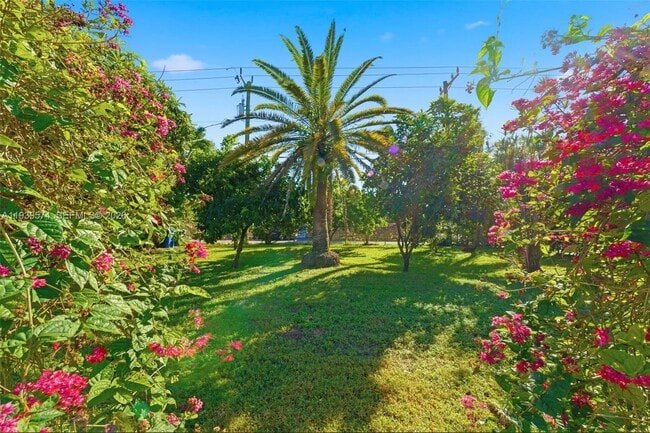 Building Photo - 1538 Funston St