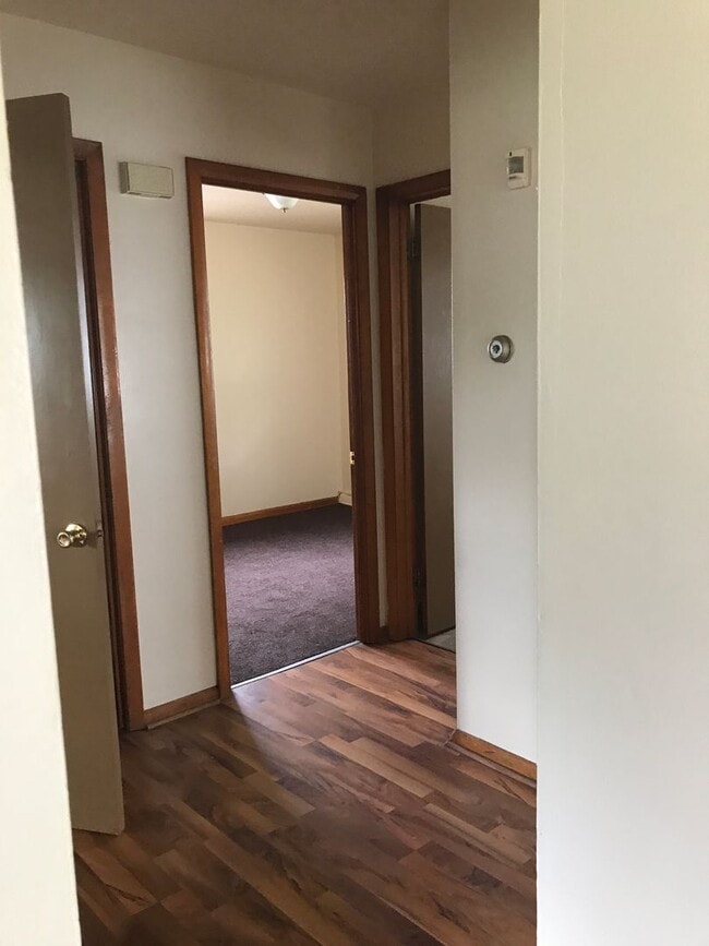 Building Photo - 4BR SINGLE FAMILY HOME, GREAT LOCATION, YARD, PARKING, BASEMENT