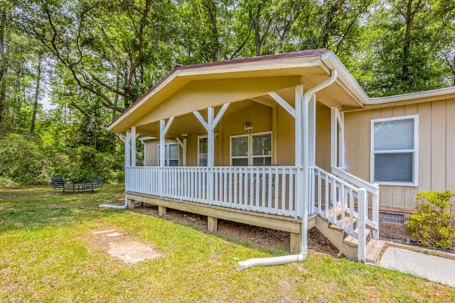 Building Photo - 232 Suburban St SW