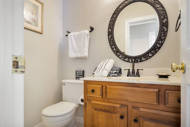 Building Photo - Beautifully Refreshed 4 Bedroom 3 Bath Col...