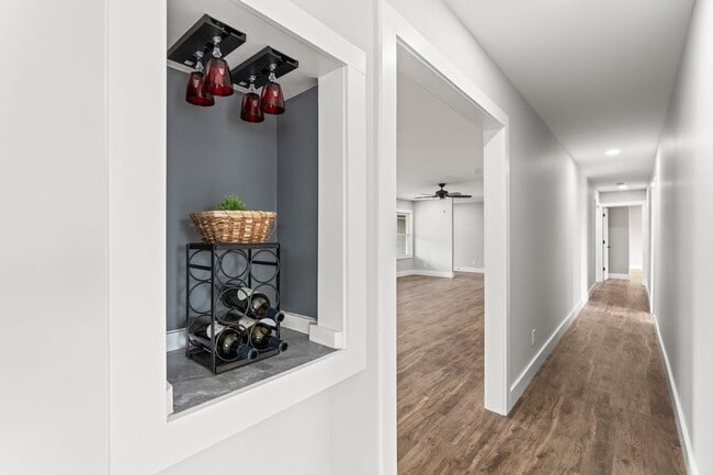 Building Photo - 102 Dogwood Ln