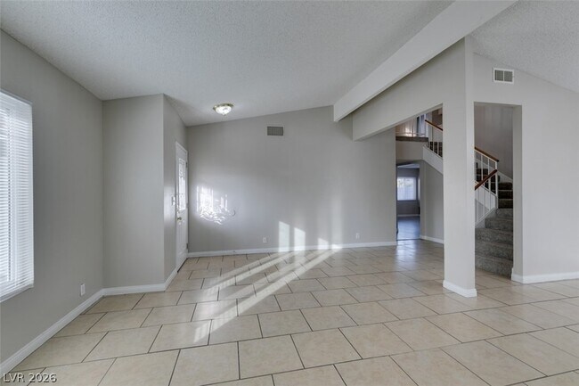 Building Photo - 2340 Belvedere Dr