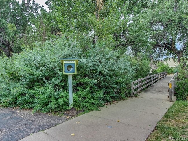 Building Photo - LOCATION LOCATION!! 2-bed 2-bath condo loc...