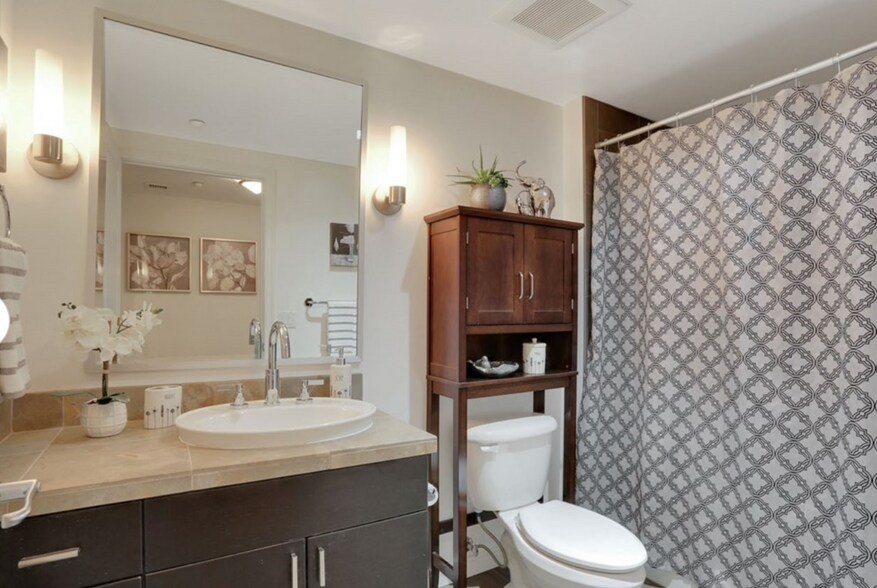 Building Photo - 819 Virginia St