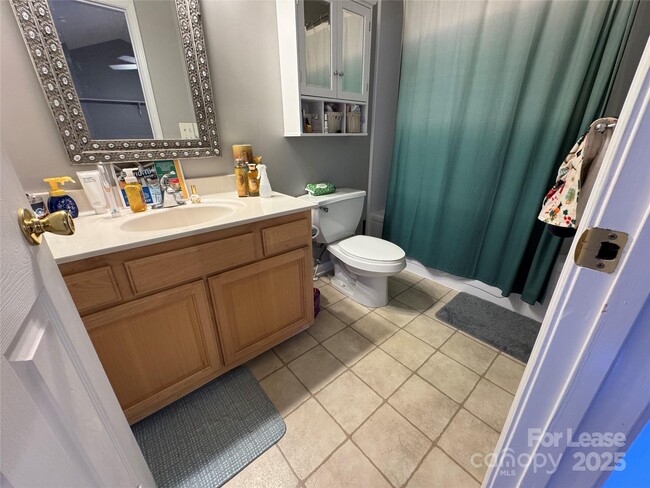 Building Photo - 8763 Robinson Forest Dr