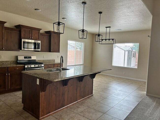 Building Photo - Spacious Single-Level Living in St. George!