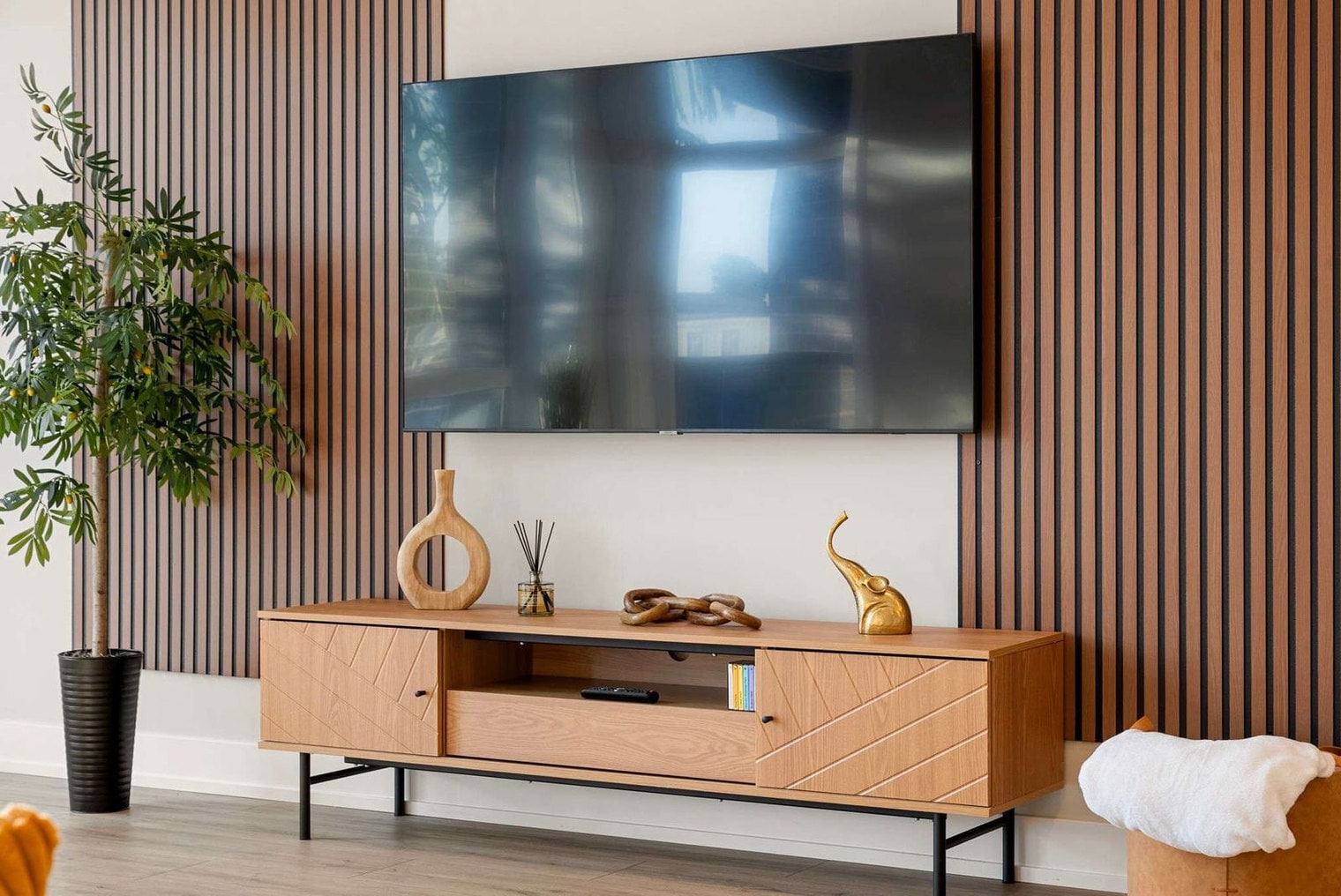 Building Photo - 2344 W Polk St