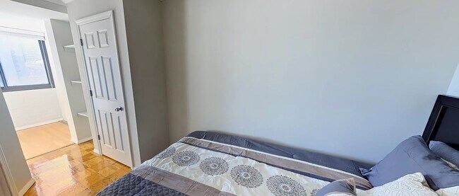 Private Bedroom - 2 Hawthorne Pl