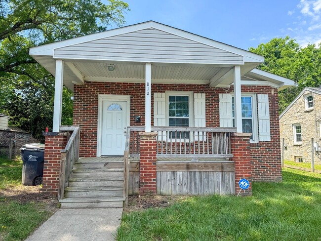 Primary Photo - 812 Colonial Ave