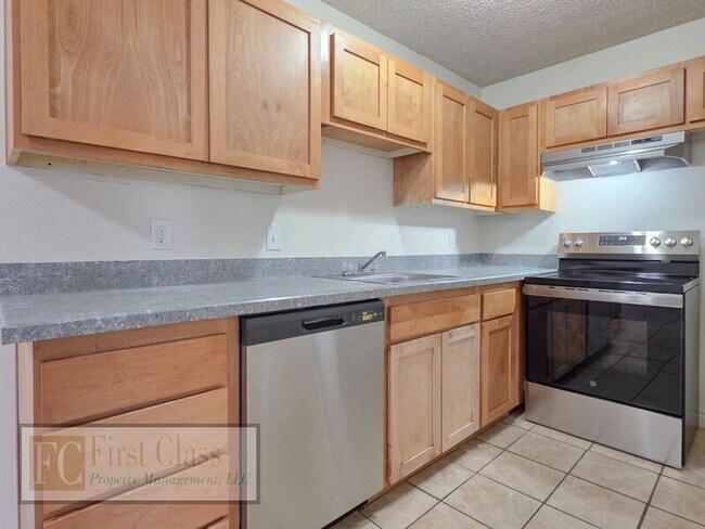 Building Photo - 17150 SW Heritage Ct