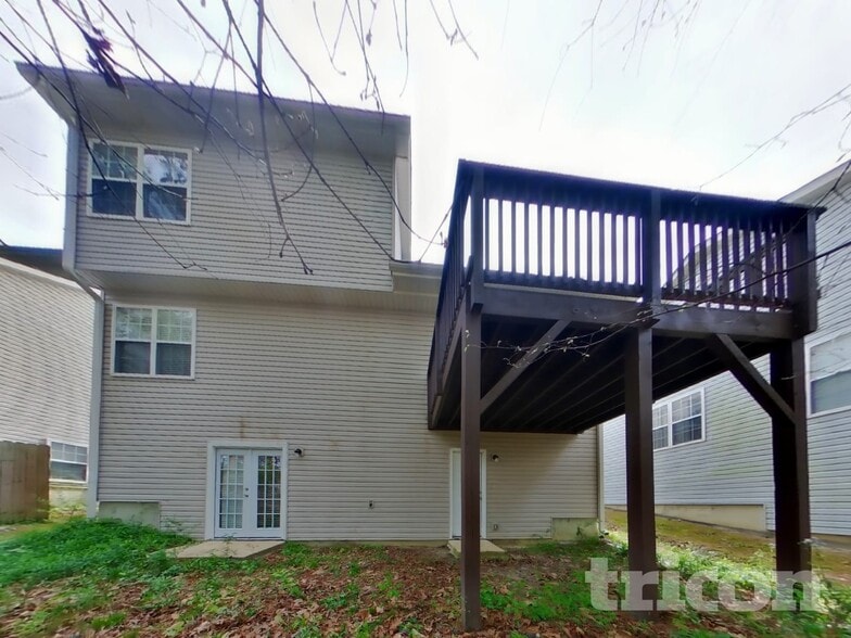 Building Photo - 320 Providence Rd