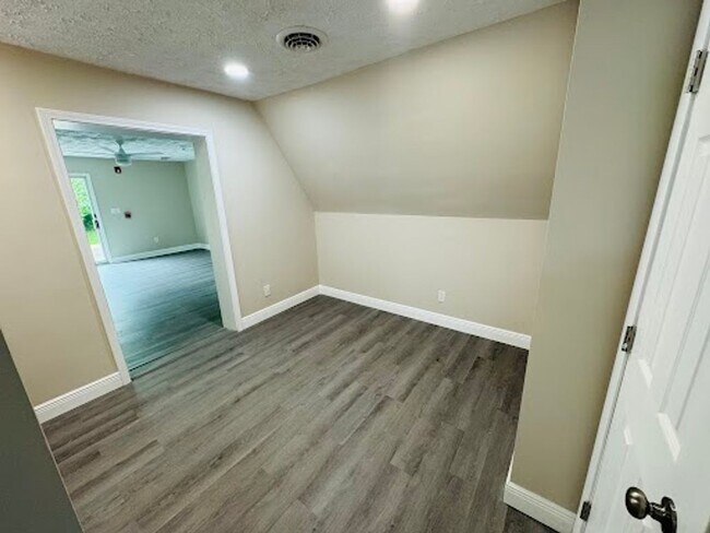 Building Photo - 363 Mansion Ave