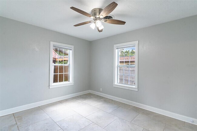 Building Photo - 916 Cohassett Ave