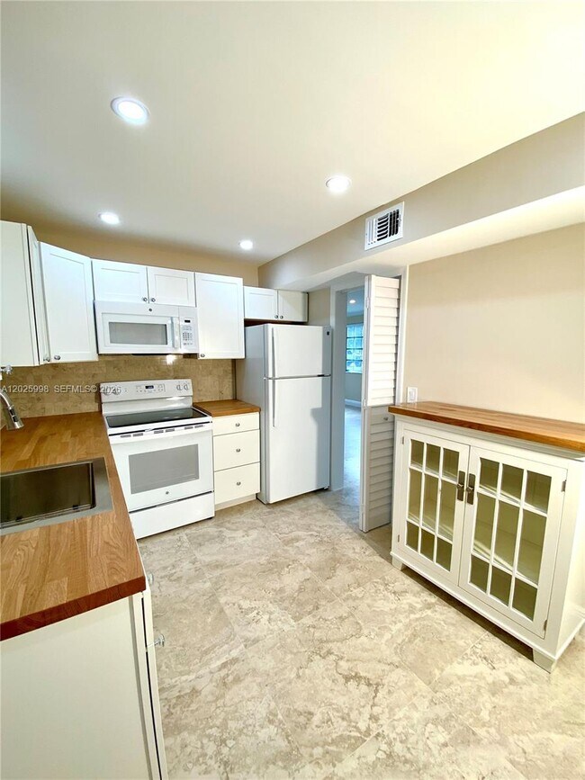 Building Photo - 3926 Segovia St