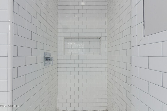 Building Photo - 5001 E Mitchell Dr