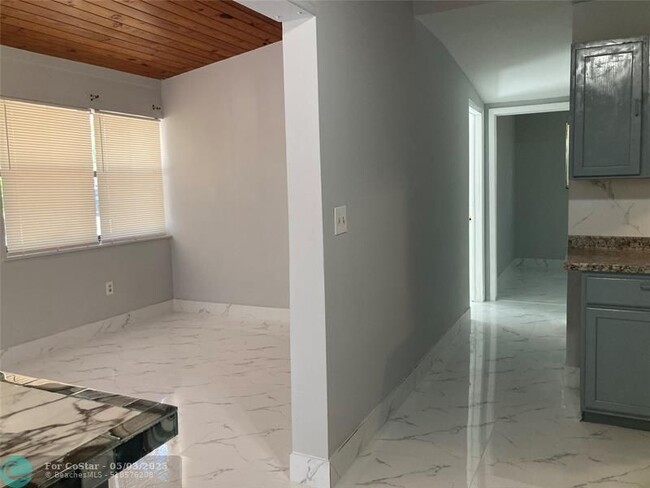 Building Photo - 3630 SW 46th Ave