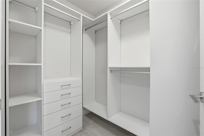 Building Photo - 301 1st St S