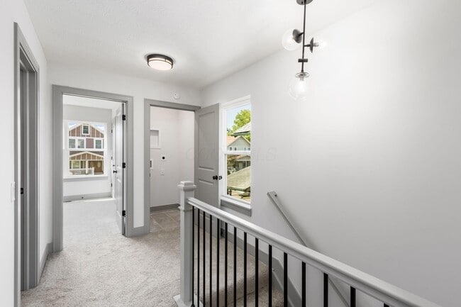 Building Photo - 858 E Starr Ave