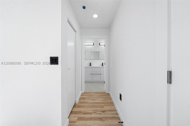 Building Photo - 11 NE 51st St