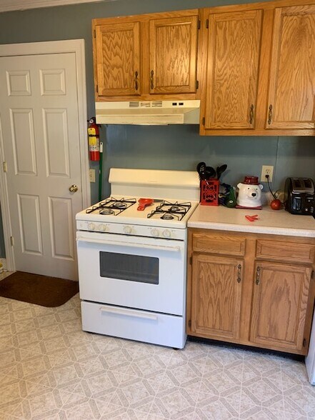 Building Photo - 106 E Vermilya Ave