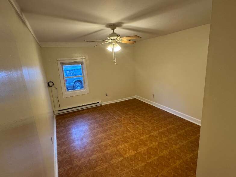 Building Photo - 706 Cherry Mountain St