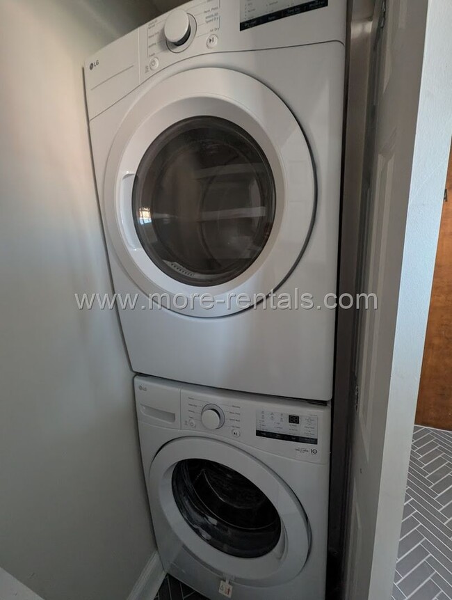 Building Photo - 79 W Fifth Ave