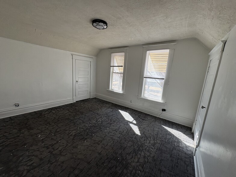 Building Photo - 714 S 1st Ave