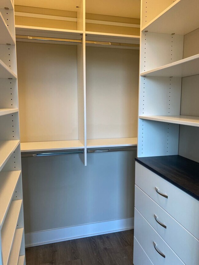 Building Photo - Gorgeous 2 Bedroom Condo in Oxon Hill!