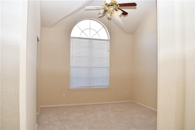 Building Photo - 704 Thrush Dr