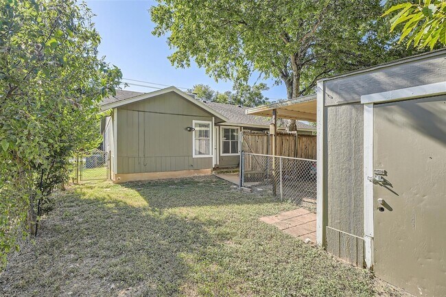 Building Photo - 7214 Salt Springs Dr