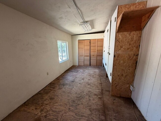 Building Photo - Private 20-Acre Retreat with Equestrian Access
