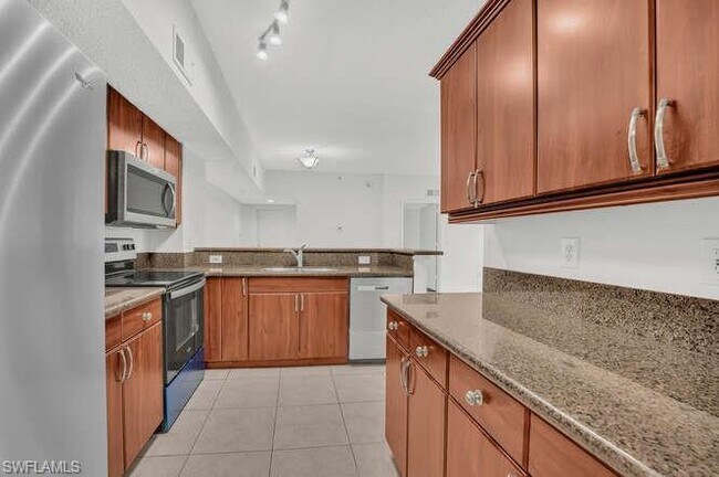 Building Photo - 1865 Florida Club Dr