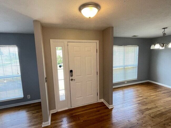 Building Photo - Harbortowne corner lot home with fenced yard and deck!