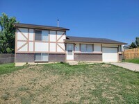 Building Photo - 4 Bed Home Available Now!