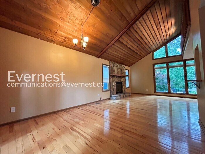 Building Photo - 770 Bayliss Dr