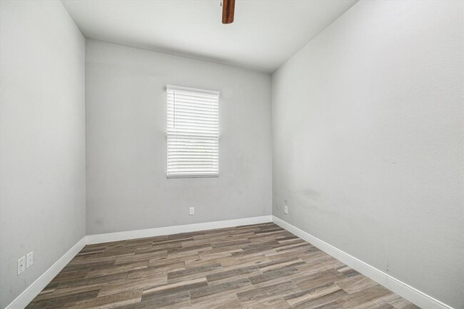 Building Photo - 8938 Intervale St