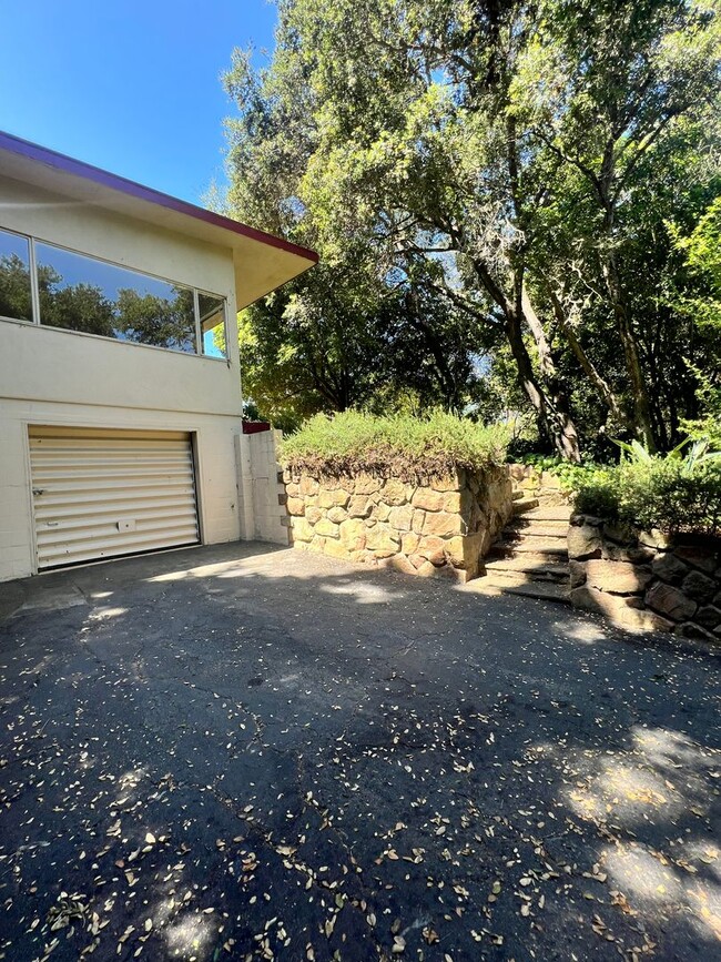 Building Photo - Montecito - 2 Bedroom, 1.5 Bath Home