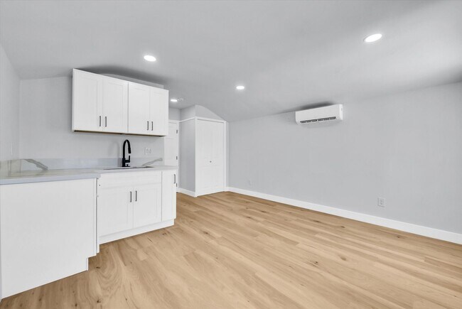 Building Photo - 114 N Cornell Ave