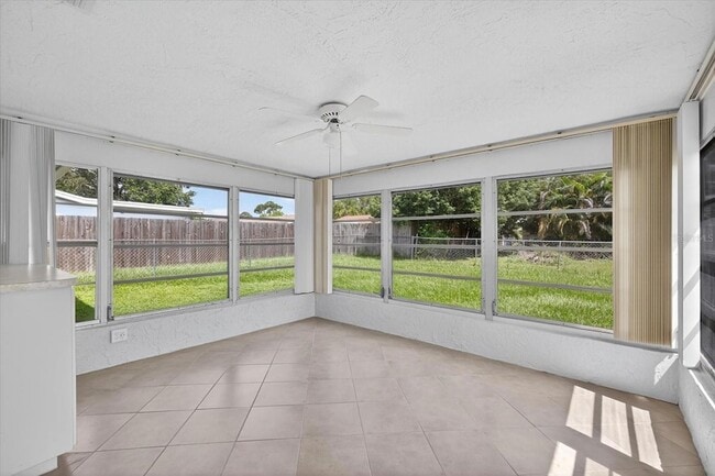 Building Photo - 7725 Summertree Ln